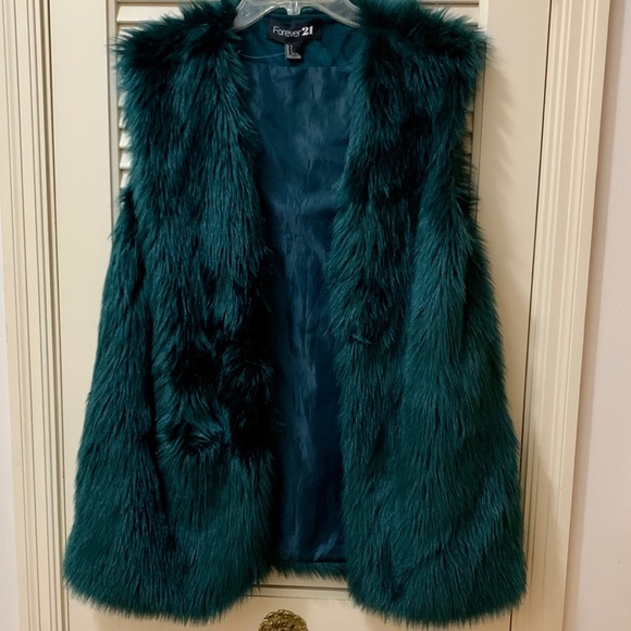 Forever 21 Jackets & Blazers - FOREVER 21 faux fur emerald green vest.